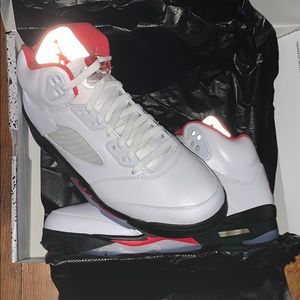 BRAND NEW DEADSTOCK AIR JORDAN 5 FIRE RED
